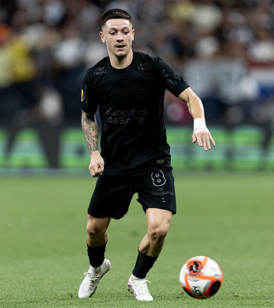 Rodrigo Garro playing for Corinthians